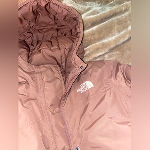 Women’s North Face 550 jacket coat burgandy colour size small. Gently worn.